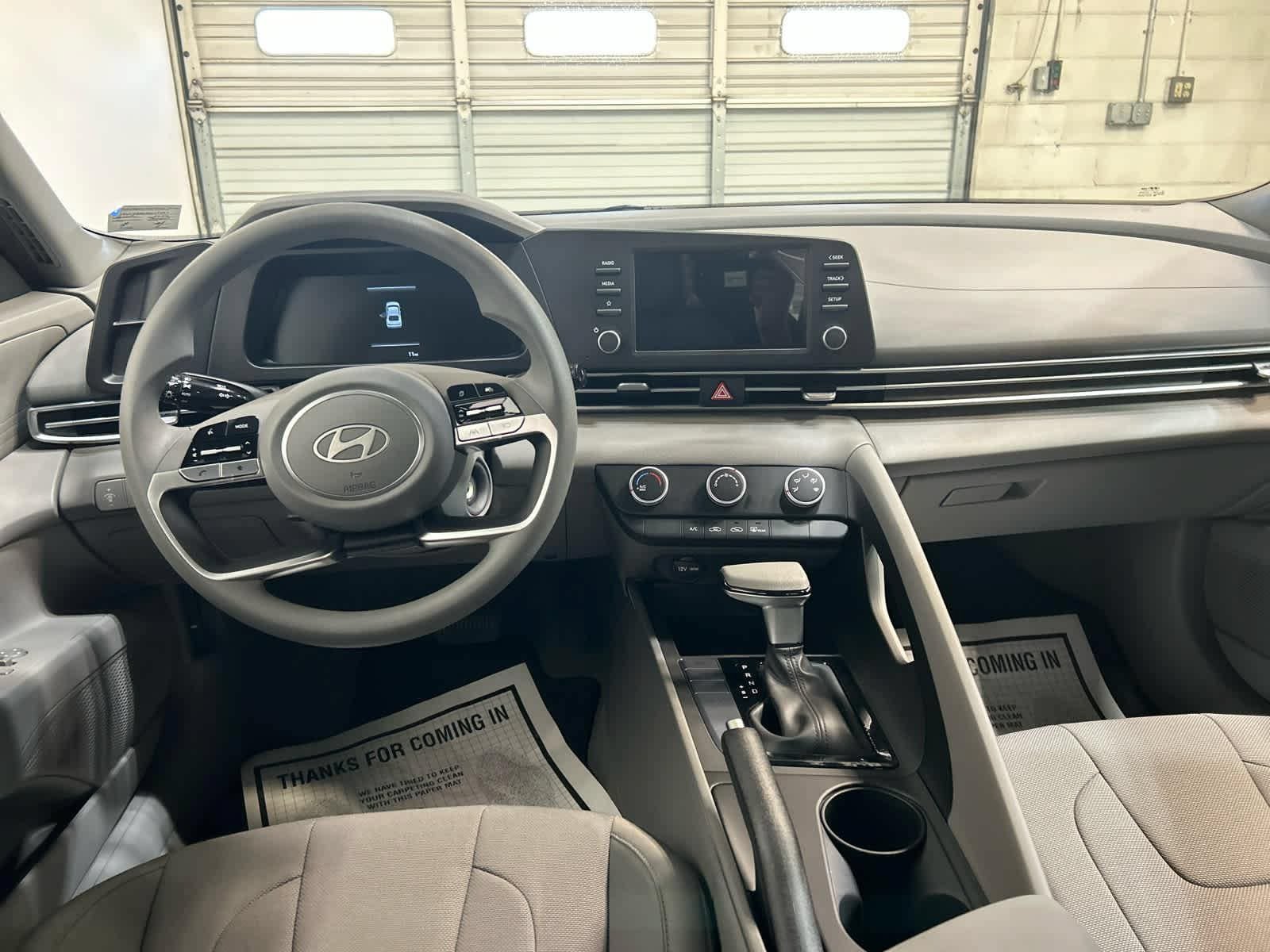 New 2026 Hyundai Elantra SE FWD image 4