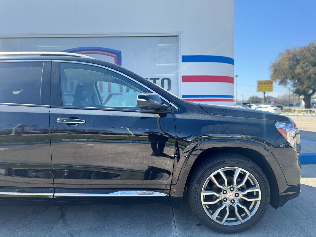 Used 2022 GMC Terrain Denali w/ Denali Premium Package image 25