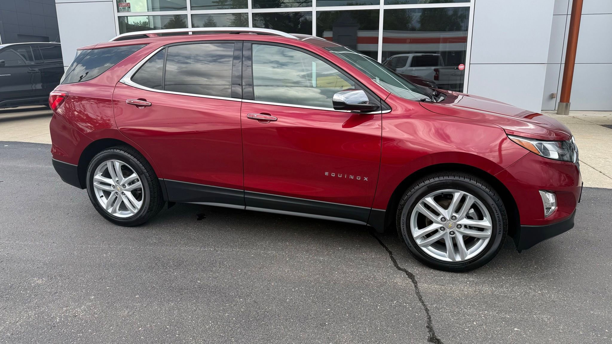 Used 2019 Chevrolet Equinox Premier FWD image 1