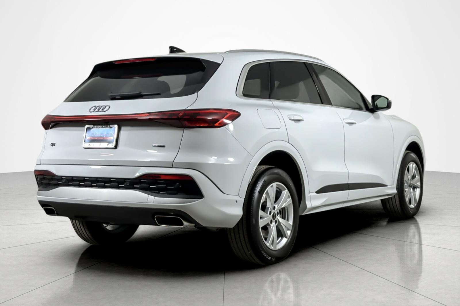 Used 2025 Audi Q5 Premium w/ Convenience Package AWD/4WD image 5
