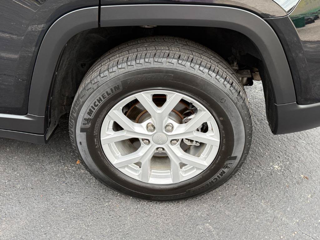Used 2023 Jeep Grand Cherokee Limited AWD/4WD image 6