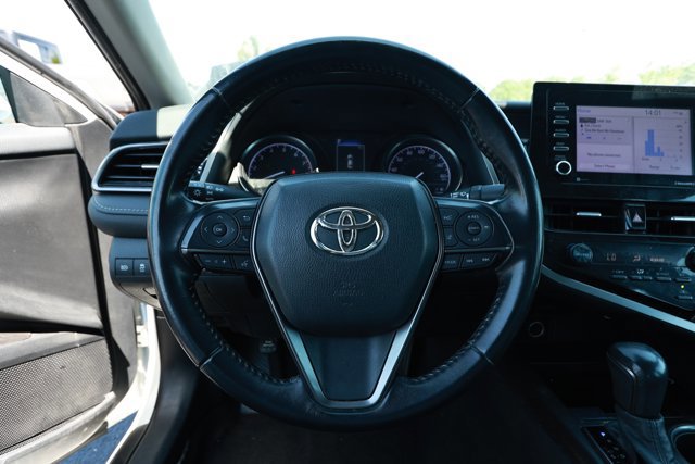 Used 2021 Toyota Camry SE w/ Convenience Package FWD image 11