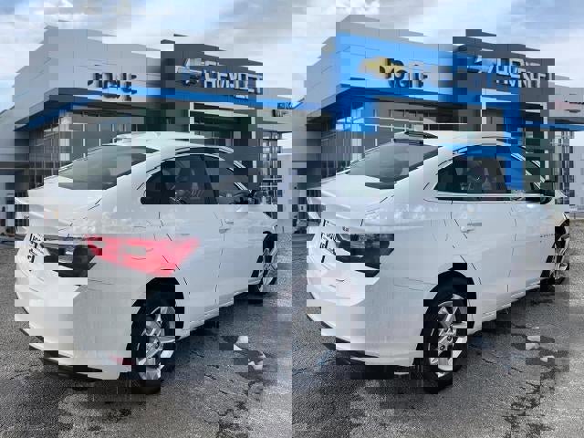 Used 2023 Chevrolet Malibu LT image 2
