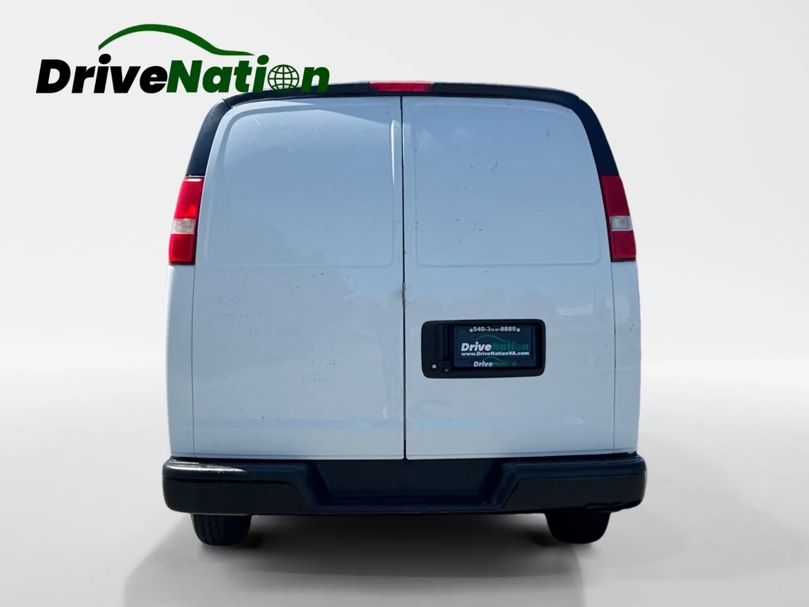 Used 2018 Chevrolet Express 2500 w/ Driver Convenience Package RWD image 6