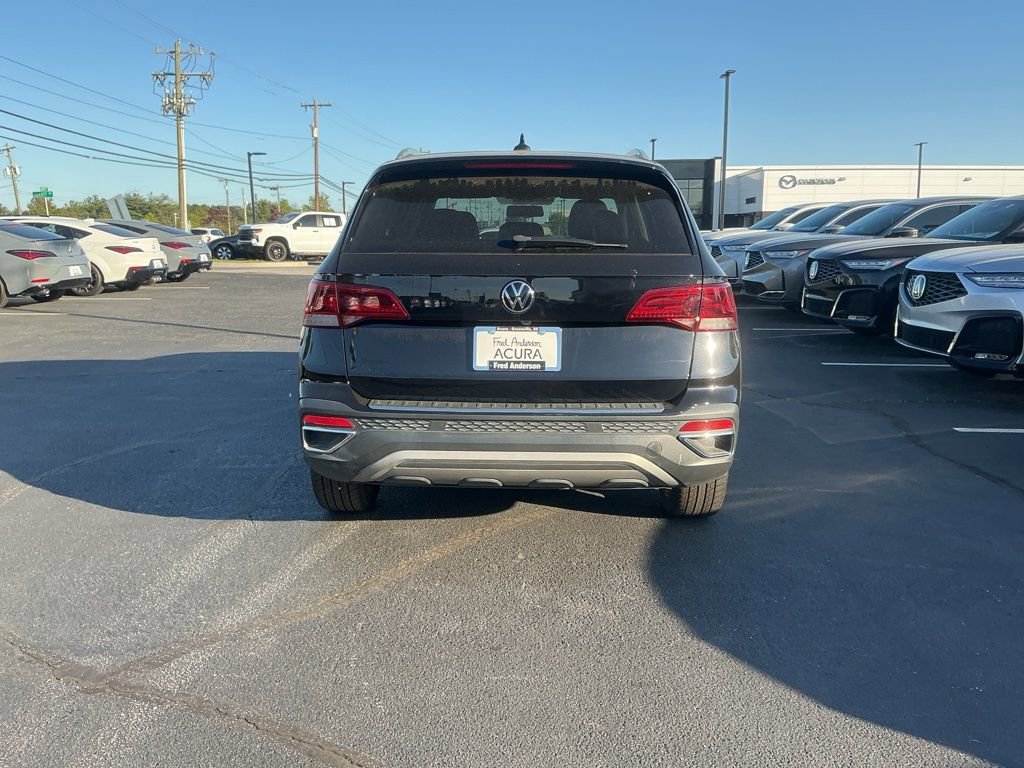 Used 2022 Volkswagen Taos SE FWD image 4