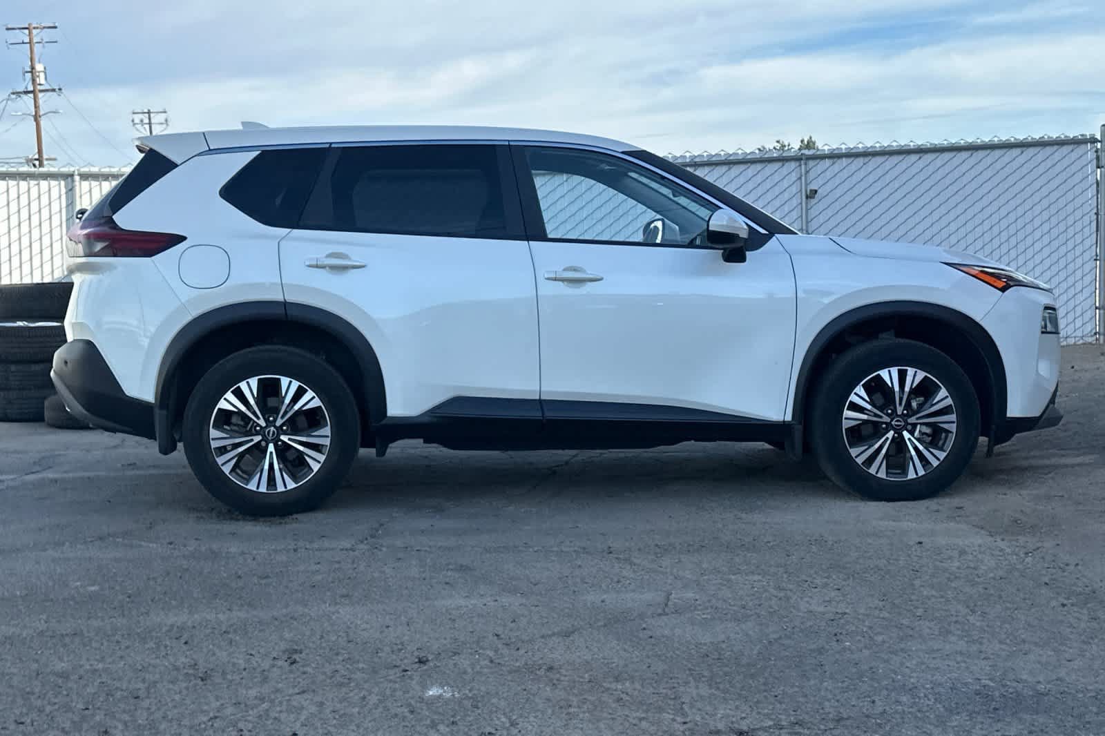 Used 2023 Nissan Rogue SV AWD/4WD image 9