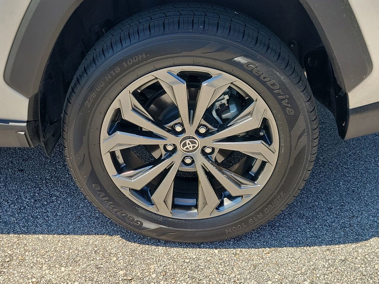 Used 2023 Toyota RAV4 XLE Premium image 5