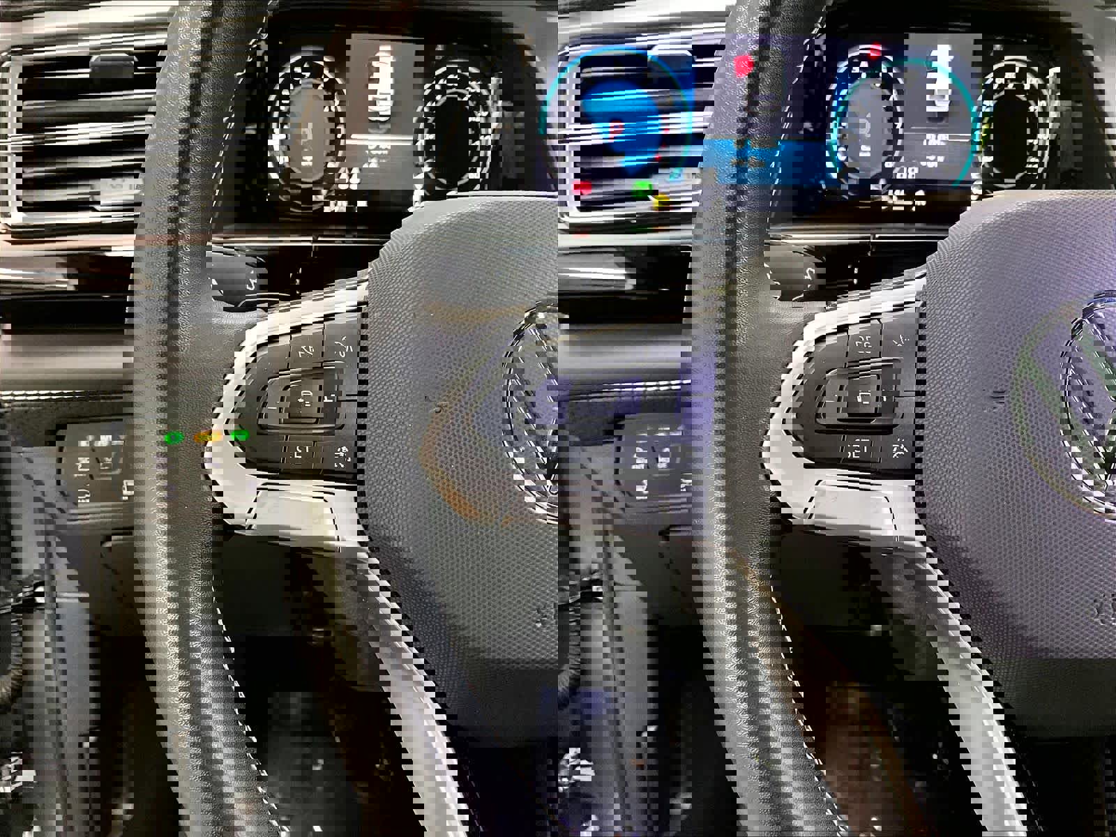 Used 2024 Volkswagen Atlas Cross Sport SE w/ Panoramic Sunroof Package image 21