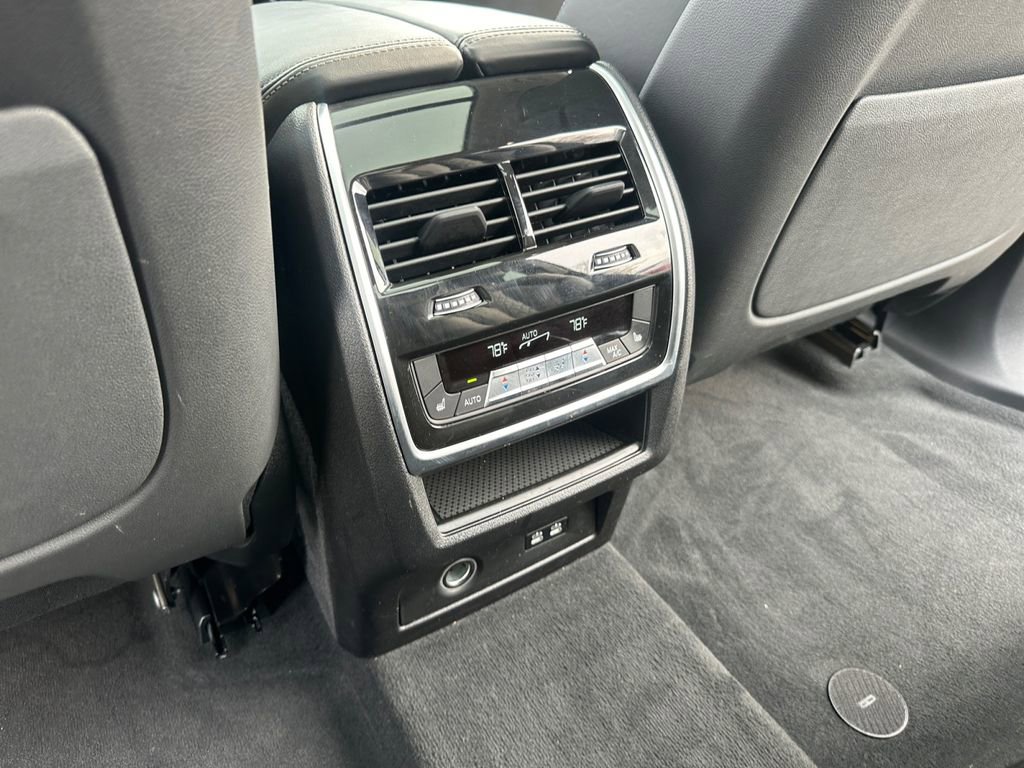 Used 2025 BMW X7 xDrive40i image 28