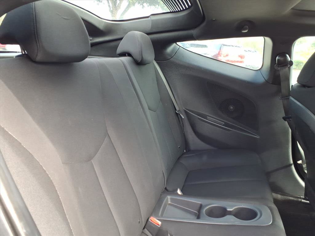 Used 2017 Hyundai Veloster Value Edition image 17