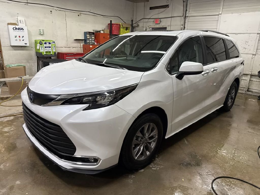 Used 2024 Toyota Sienna XLE image 11