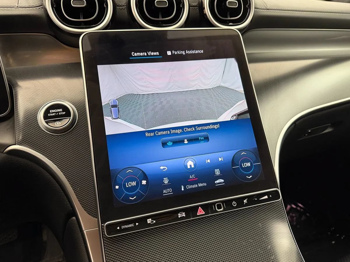 Used 2024 Mercedes-Benz GLC 300 4MATIC image 30