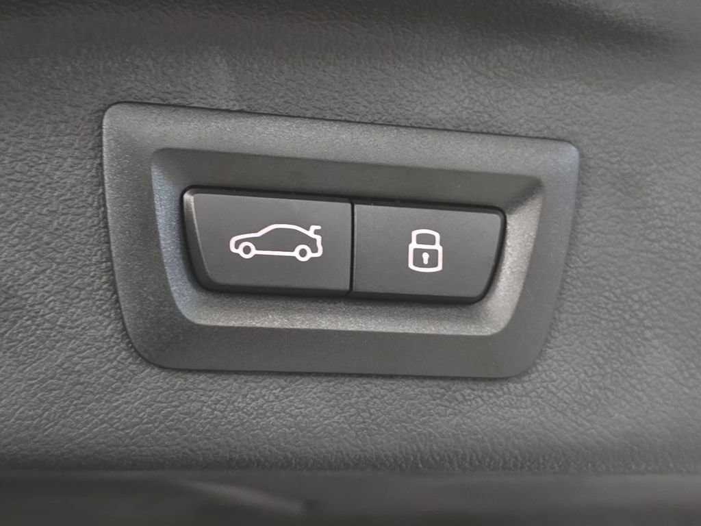 Used 2026 BMW X7 xDrive40i w/ M Sport Package image 29