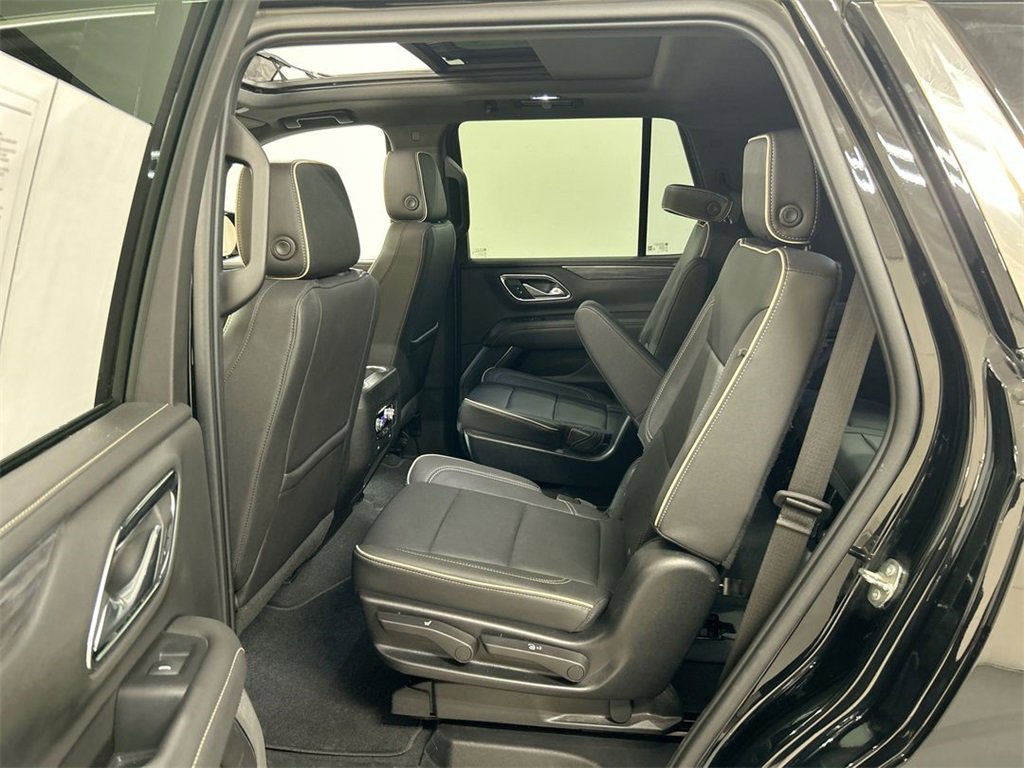 Used 2022 GMC Yukon SLT w/ SLT Premium Package image 20