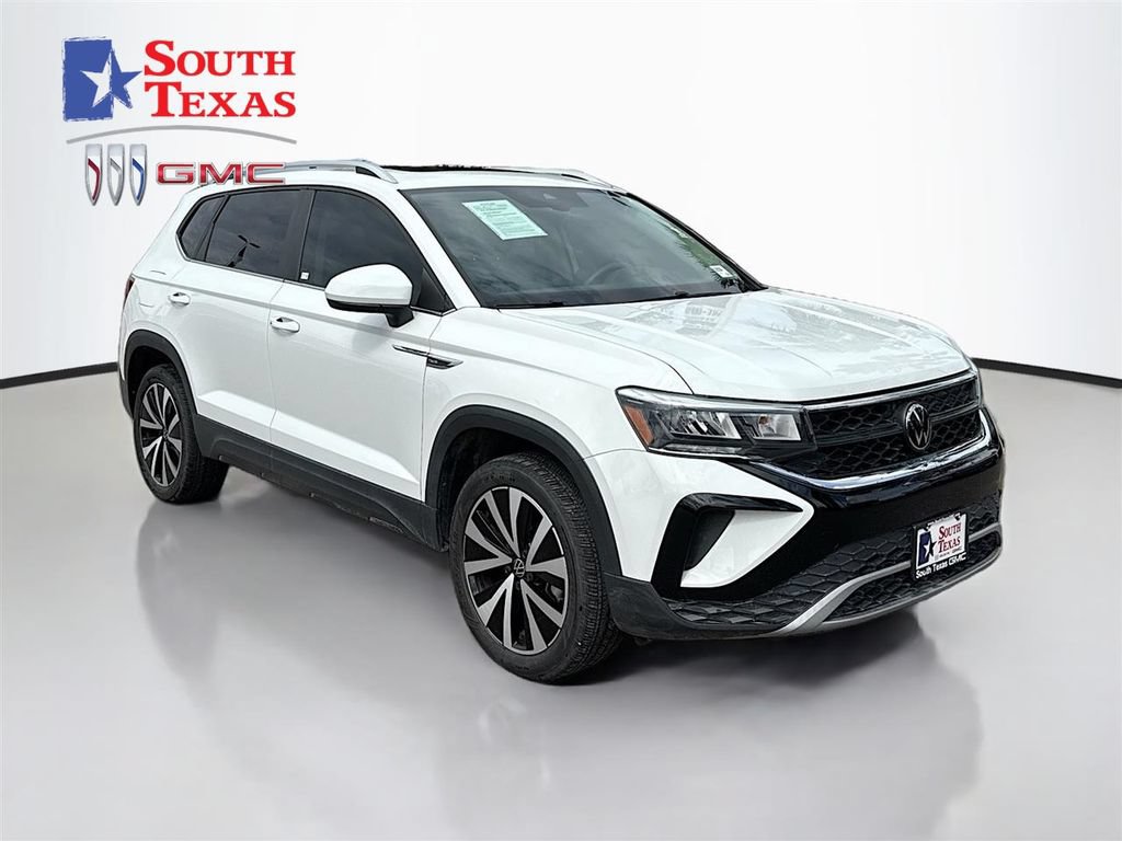 Used 2023 Volkswagen Taos SE w/ Panoramic Sunroof Package
