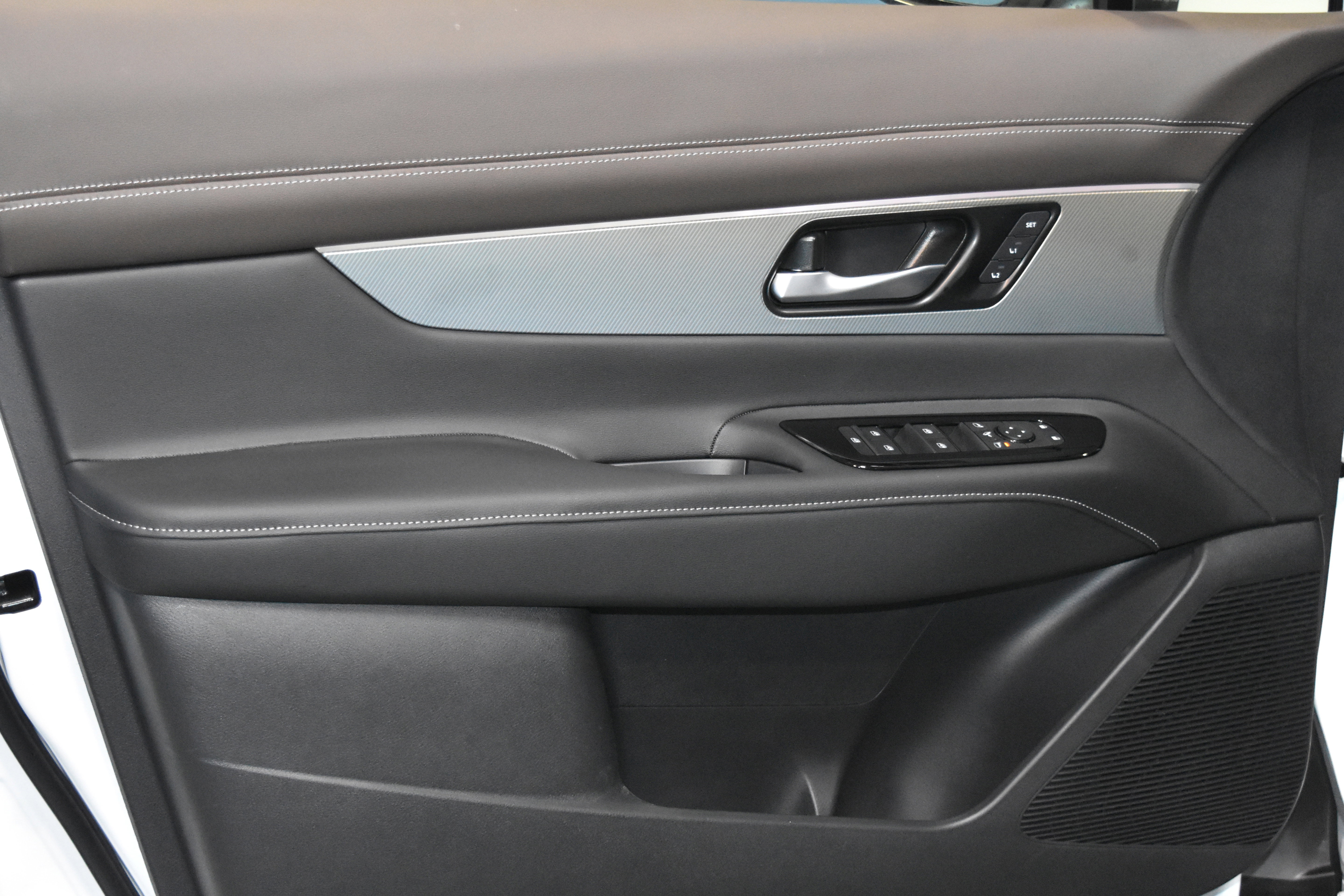 New 2026 Nissan Murano Platinum w/ Cargo Package AWD/4WD image 3