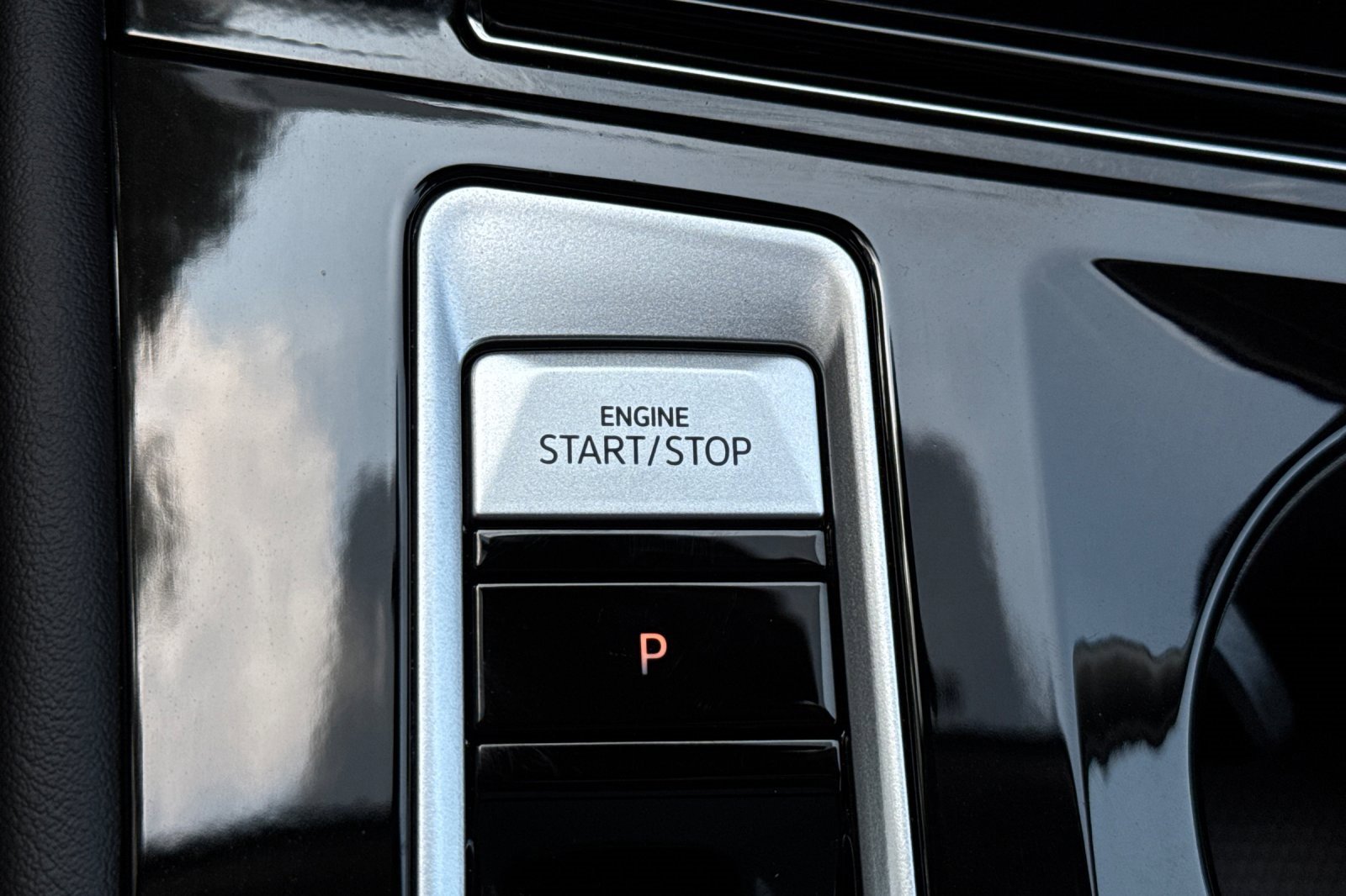 New 2025 Volkswagen Atlas Peak Edition SE image 21