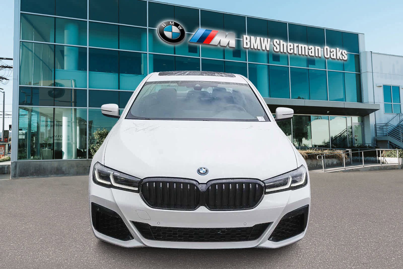 Certified 2023 BMW 530e w/ M Sport Package image 2