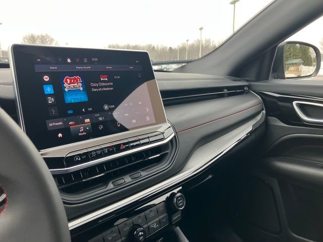 Used 2025 Jeep Compass Trailhawk image 8