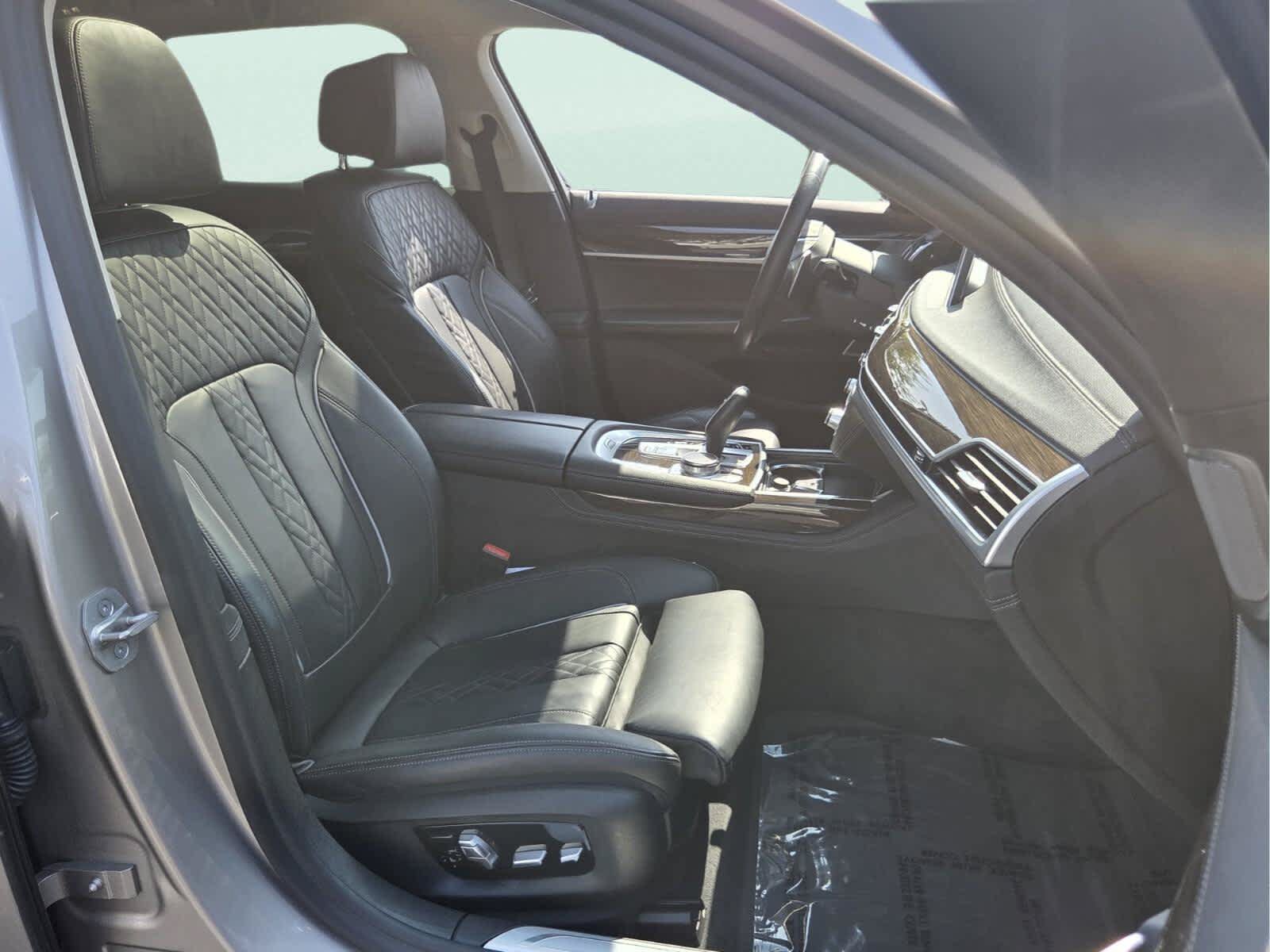 Used 2022 BMW 750i xDrive AWD/4WD image 21