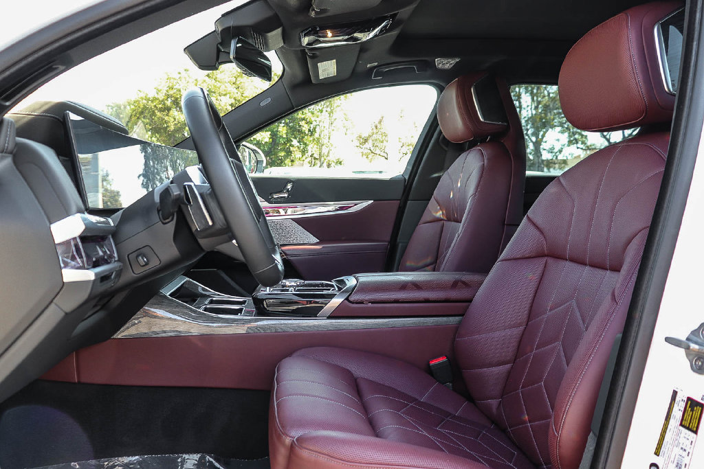 Certified 2023 BMW i7 xDrive60 AWD/4WD image 17
