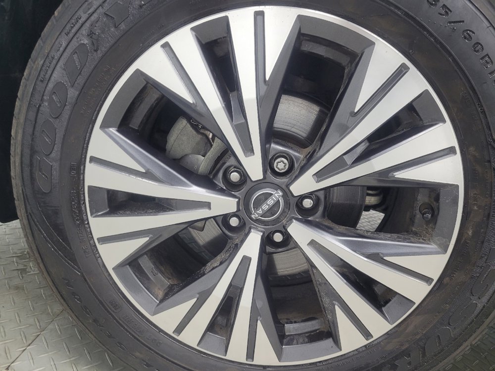 Used 2023 Nissan Rogue SV image 31