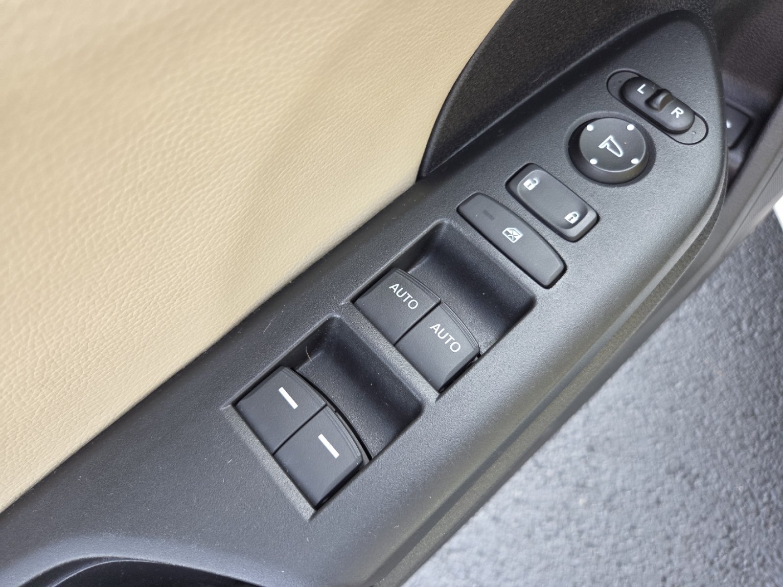 Certified 2017 Honda Civic EX-L image 30