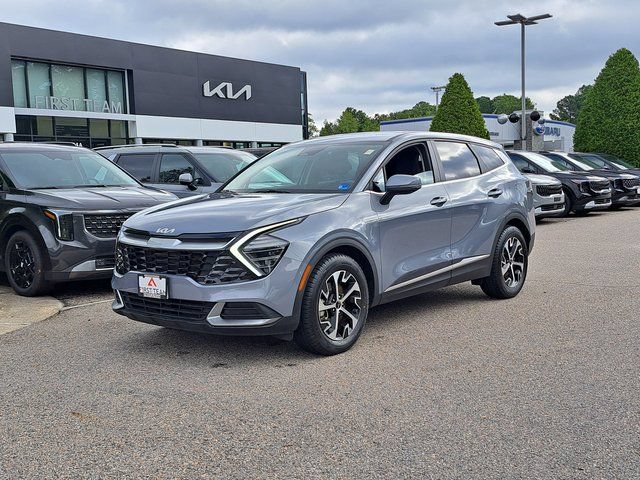 Used 2025 Kia Sportage EX FWD image 2