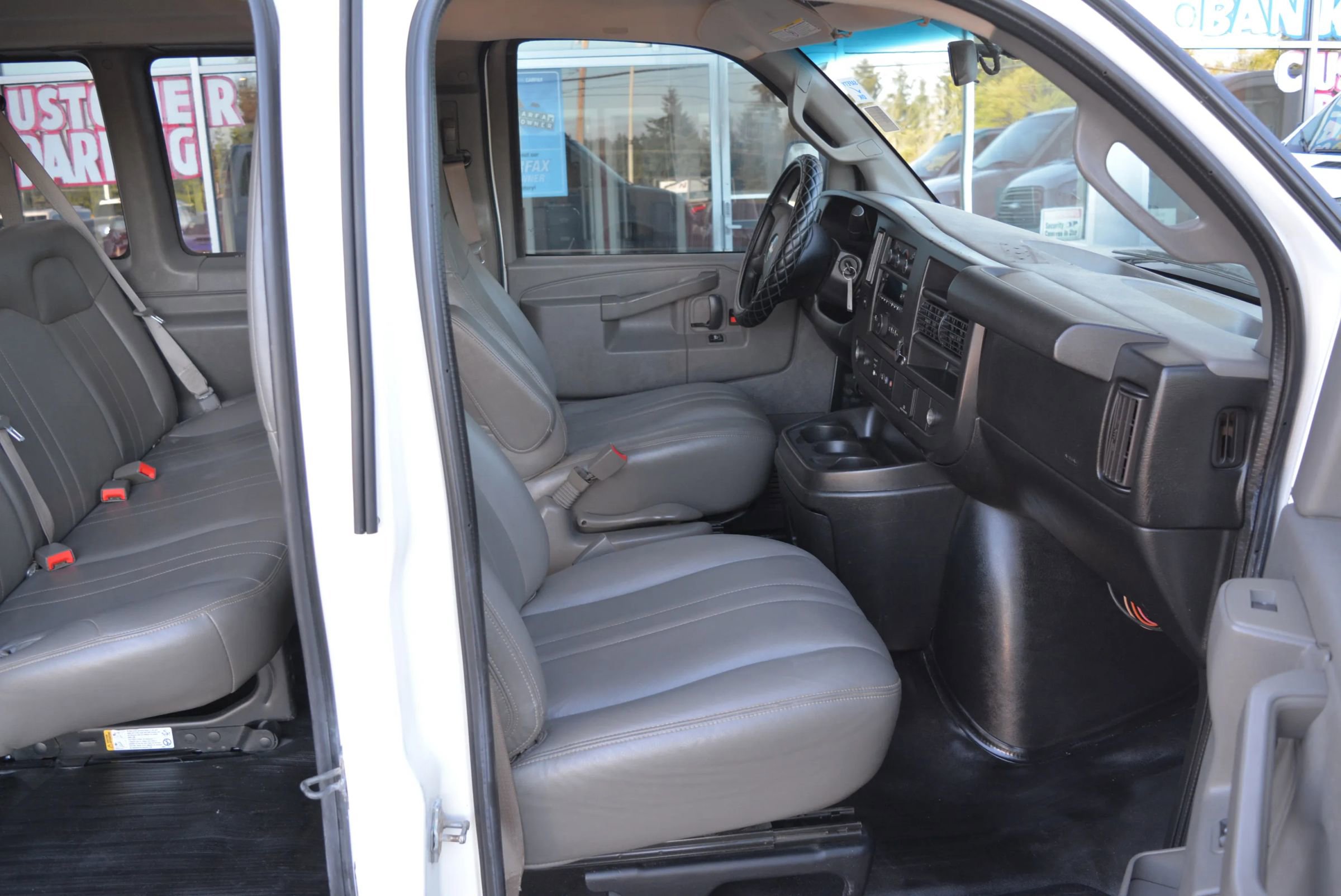 Used 2017 Chevrolet Express 3500 LS image 13