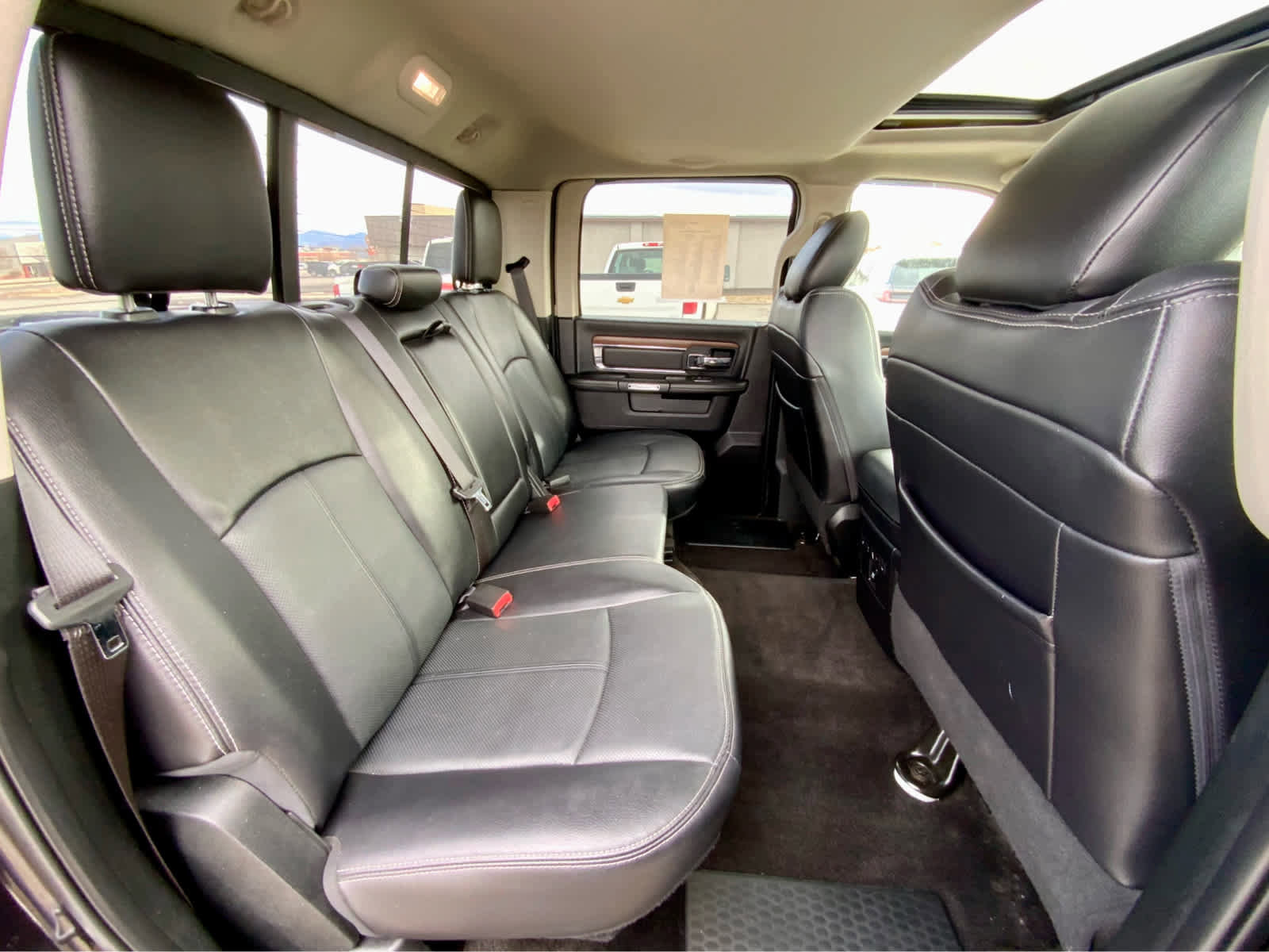 Used 2018 RAM 1500 Laramie image 25