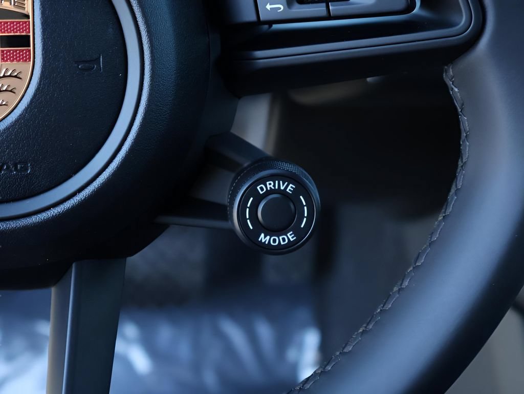 New 2026 Porsche Cayenne E-Hybrid Coupe AWD/4WD image 32