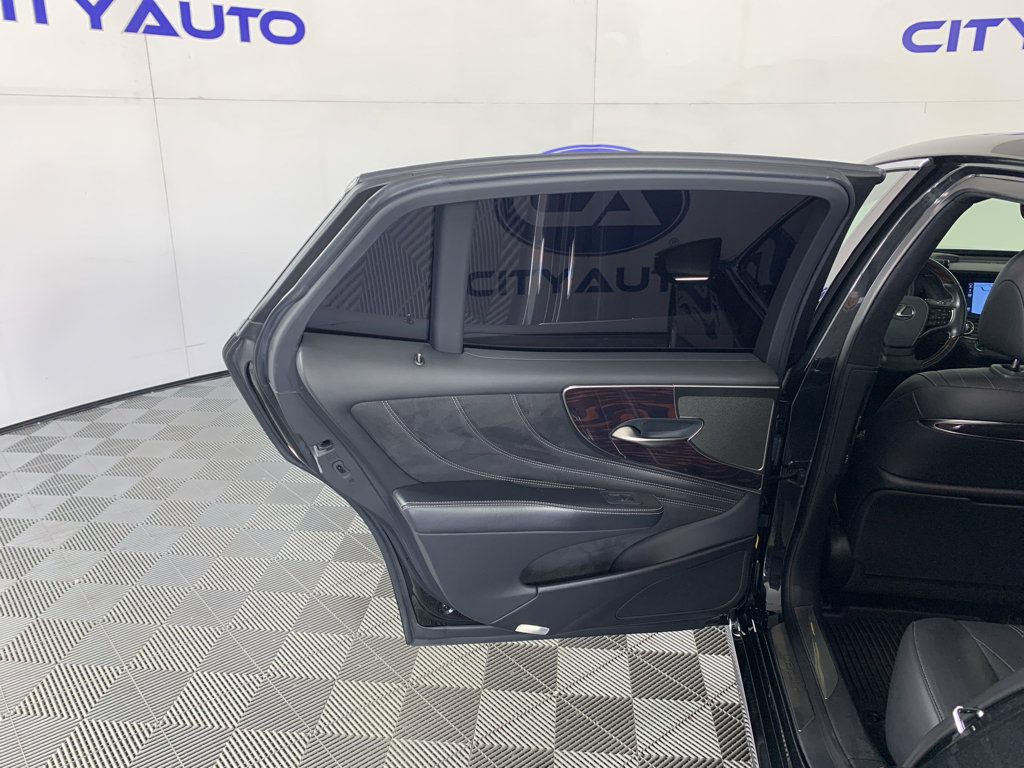 Used 2020 Lexus LS 500 w/ Interior Upgrade Package RWD image 31