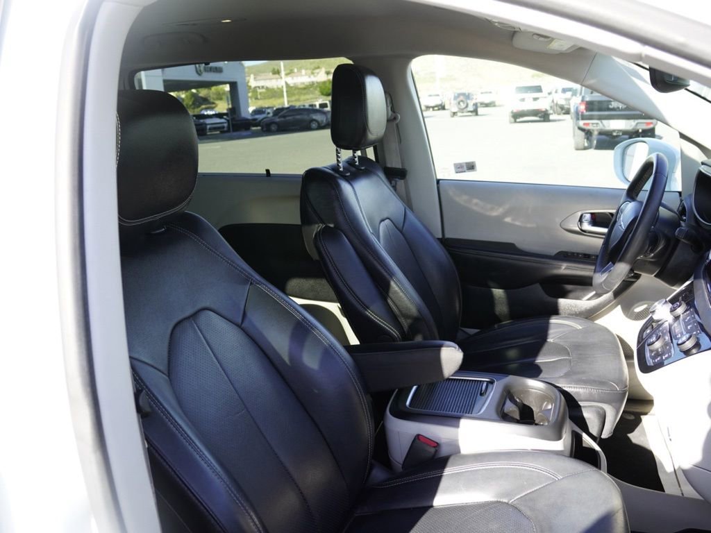 Used 2022 Chrysler Pacifica Touring-L image 22