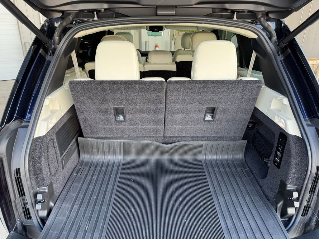 Certified 2023 Land Rover Range Rover Long Wheelbase SE image 16