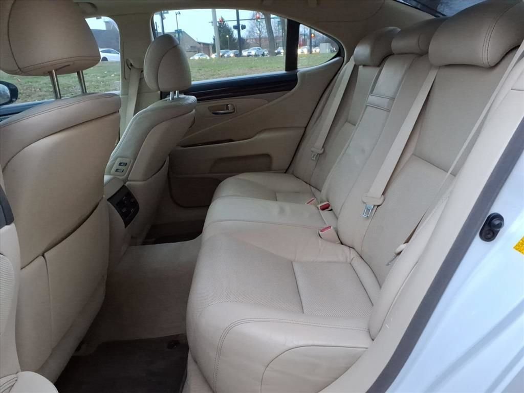 Used 2014 Lexus LS 460 w/ Comfort Package RWD image 26
