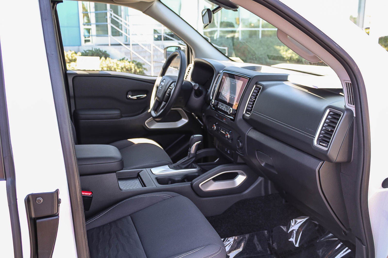 Used 2024 Nissan Frontier SV RWD image 19