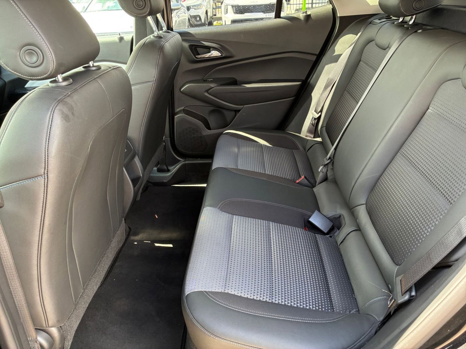 Used 2025 Chevrolet Trax LT FWD image 19