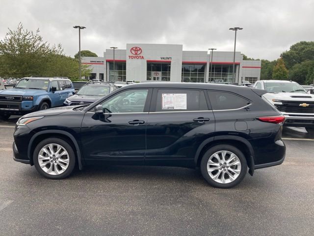 Used 2023 Toyota Highlander Limited image 2