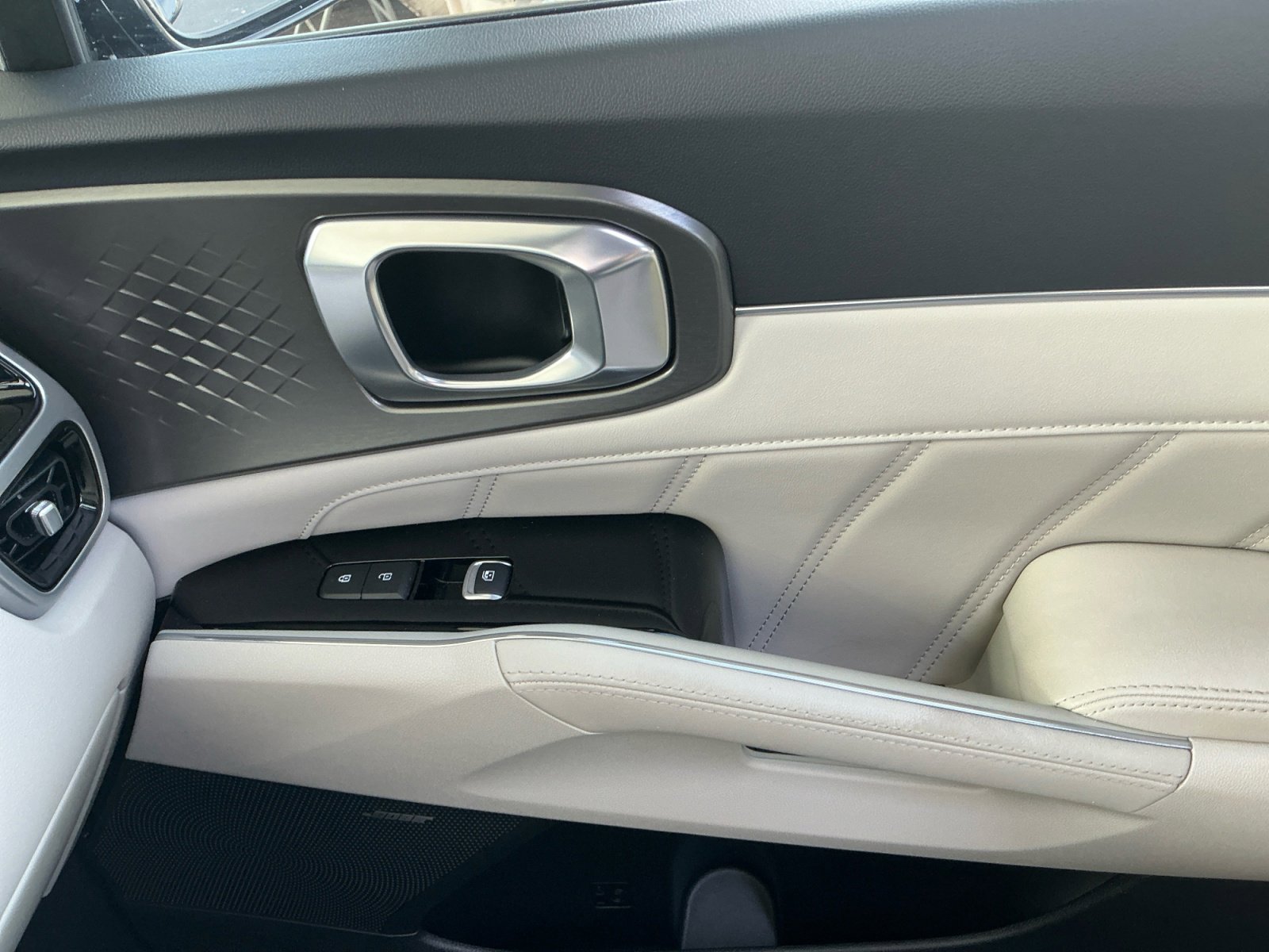 Used 2024 Kia Sorento SX Prestige image 16