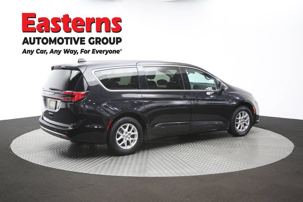 Used 2023 Chrysler Pacifica Touring-L FWD image 44