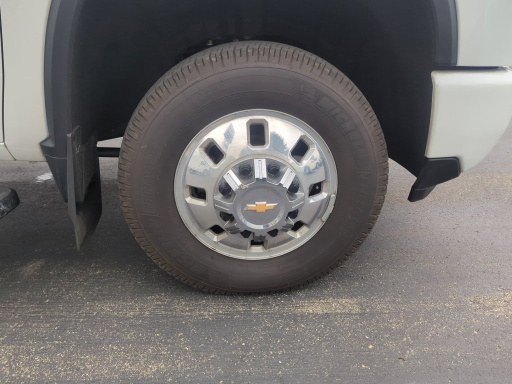 Used 2025 Chevrolet Silverado 3500 High Country w/ High Country Premium Package AWD/4WD image 13