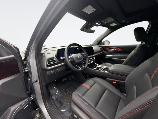 Used 2024 Chevrolet Traverse RS w/ LPO, Floor Liner Package AWD/4WD image 10