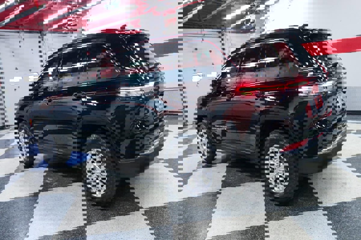 Used 2023 Jeep Grand Cherokee Limited w/ Trailer Tow Prep Group (B) image 6