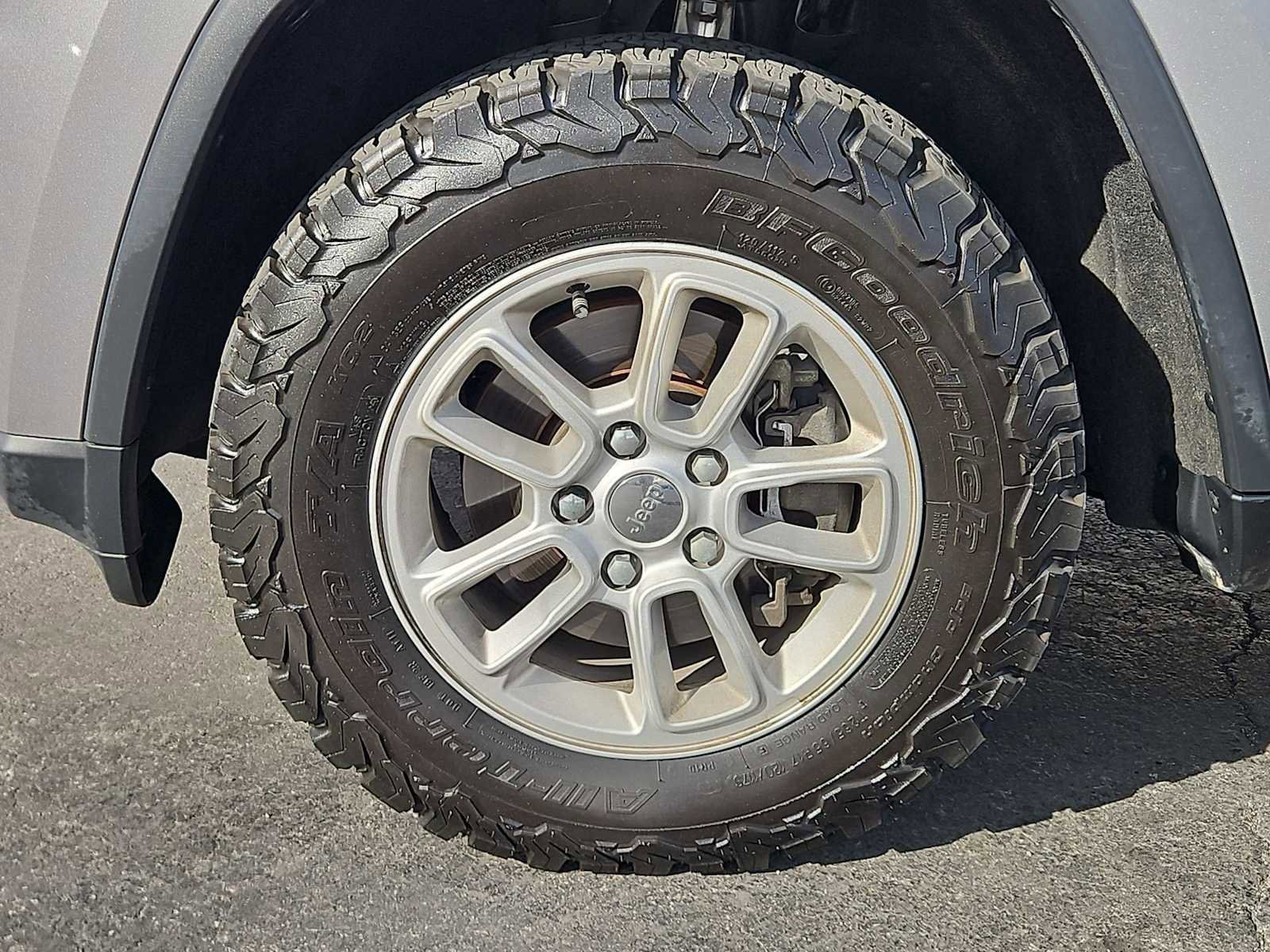 Used 2020 Jeep Grand Cherokee Laredo image 14