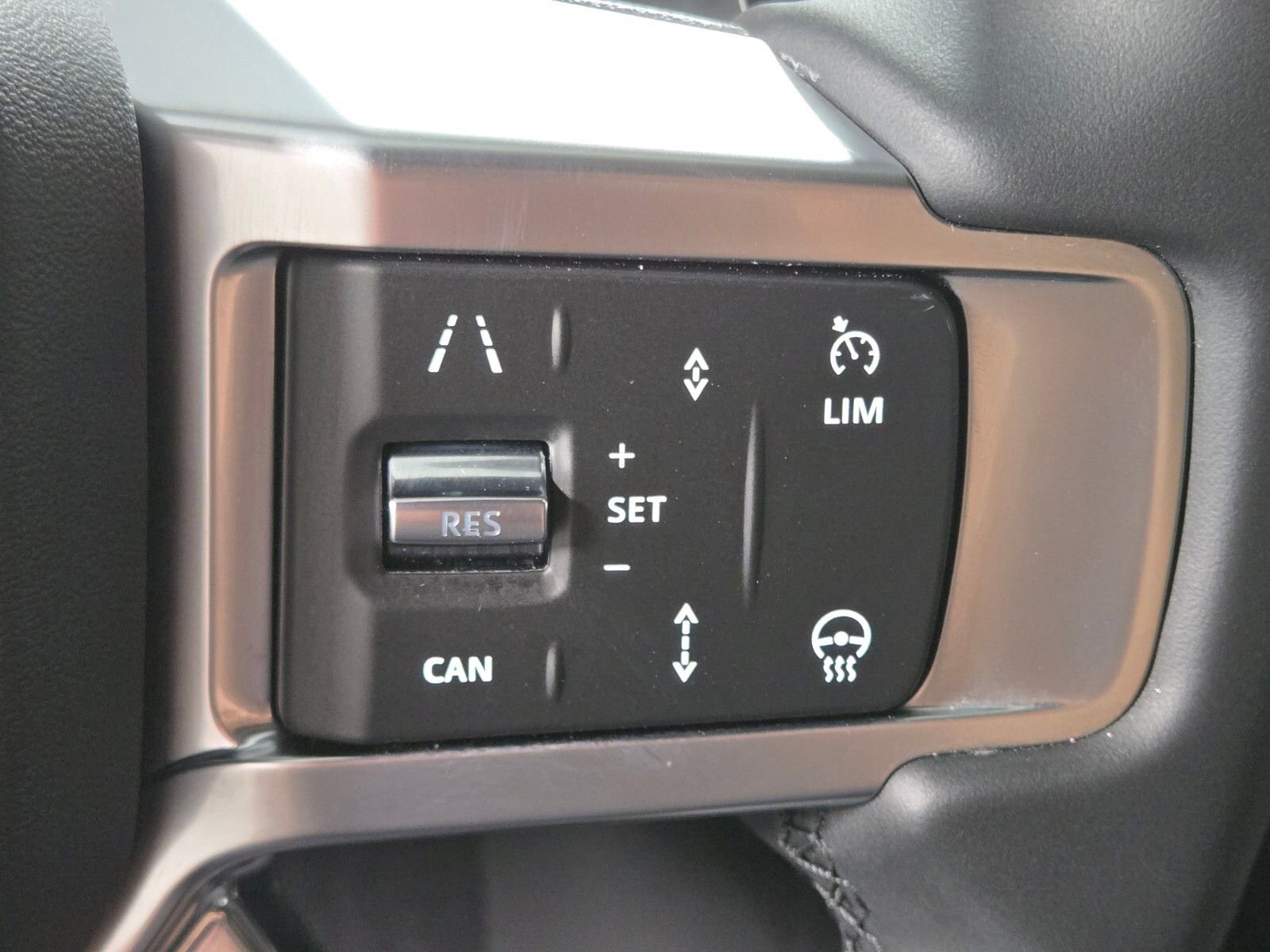 Used 2025 Land Rover Discovery S AWD/4WD image 25