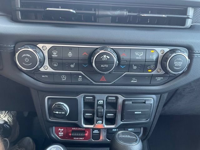 Used 2025 Jeep Gladiator Mojave w/ Convenience Group AWD/4WD image 27