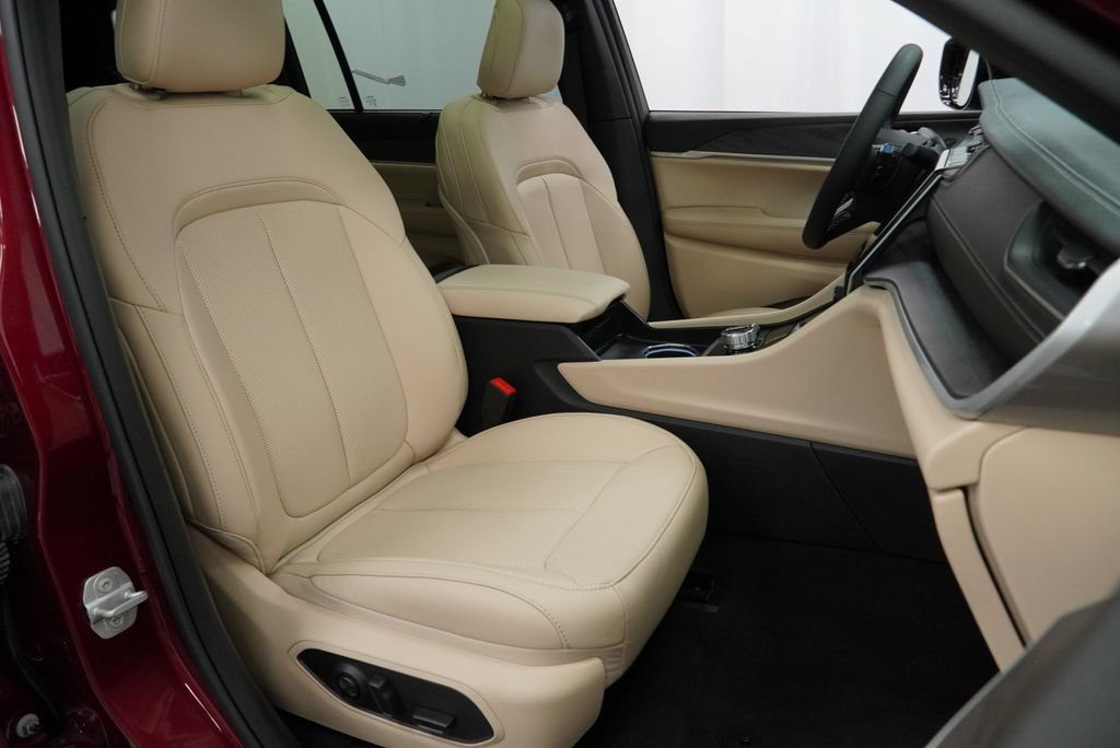Certified 2025 Jeep Grand Cherokee L Limited w/ Luxury Tech Group II AWD/4WD image 50