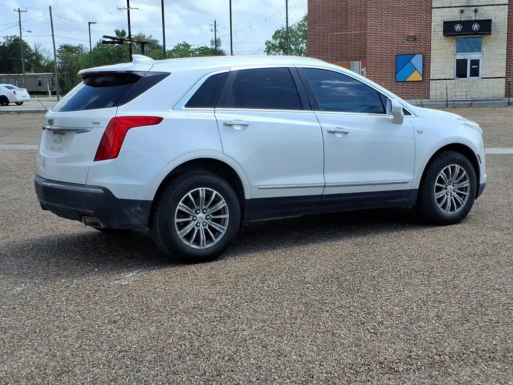 Used 2017 Cadillac XT5 Luxury FWD image 4