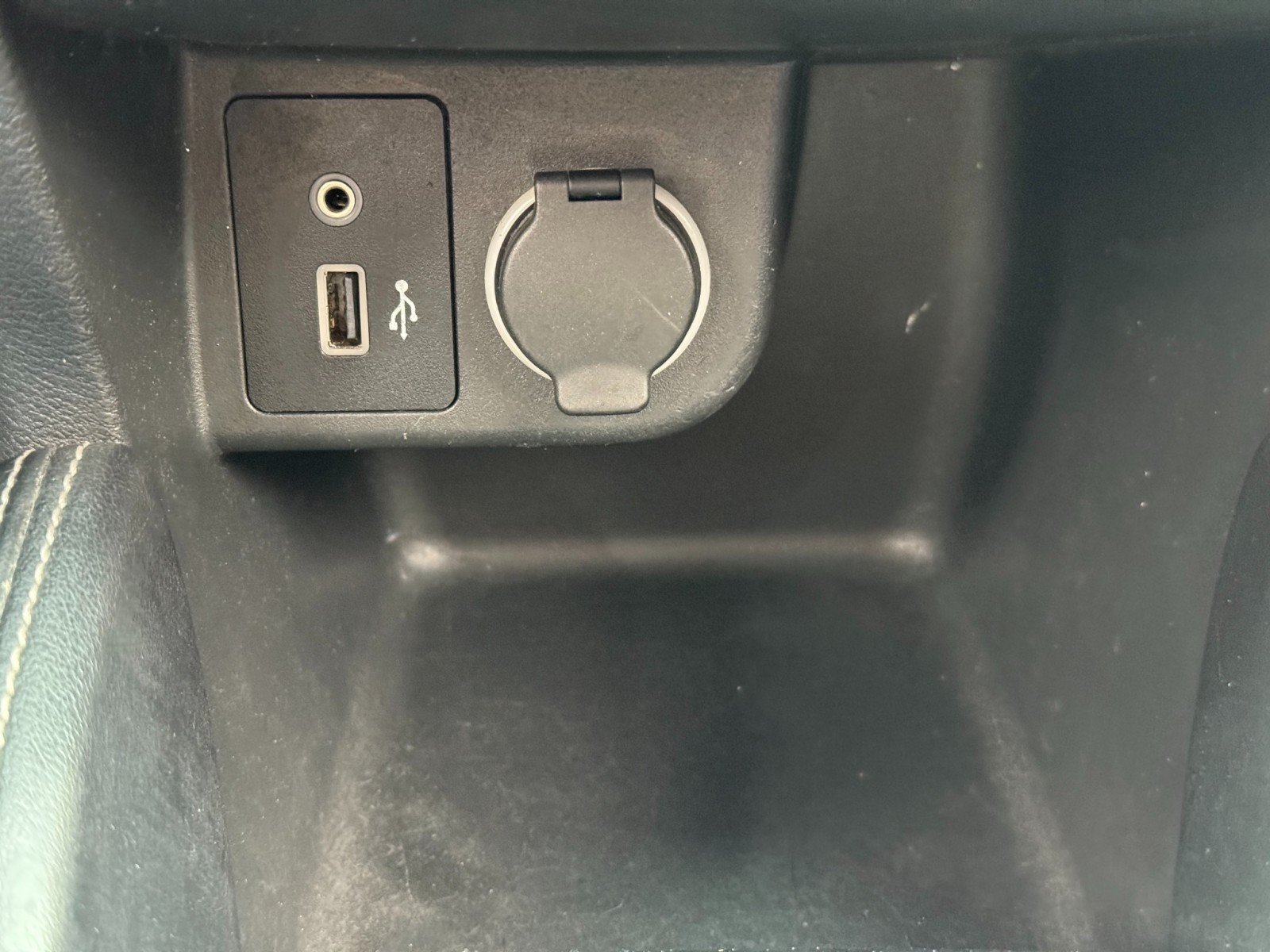Used 2019 Nissan Kicks SR w/ SR Premium Package FWD image 24