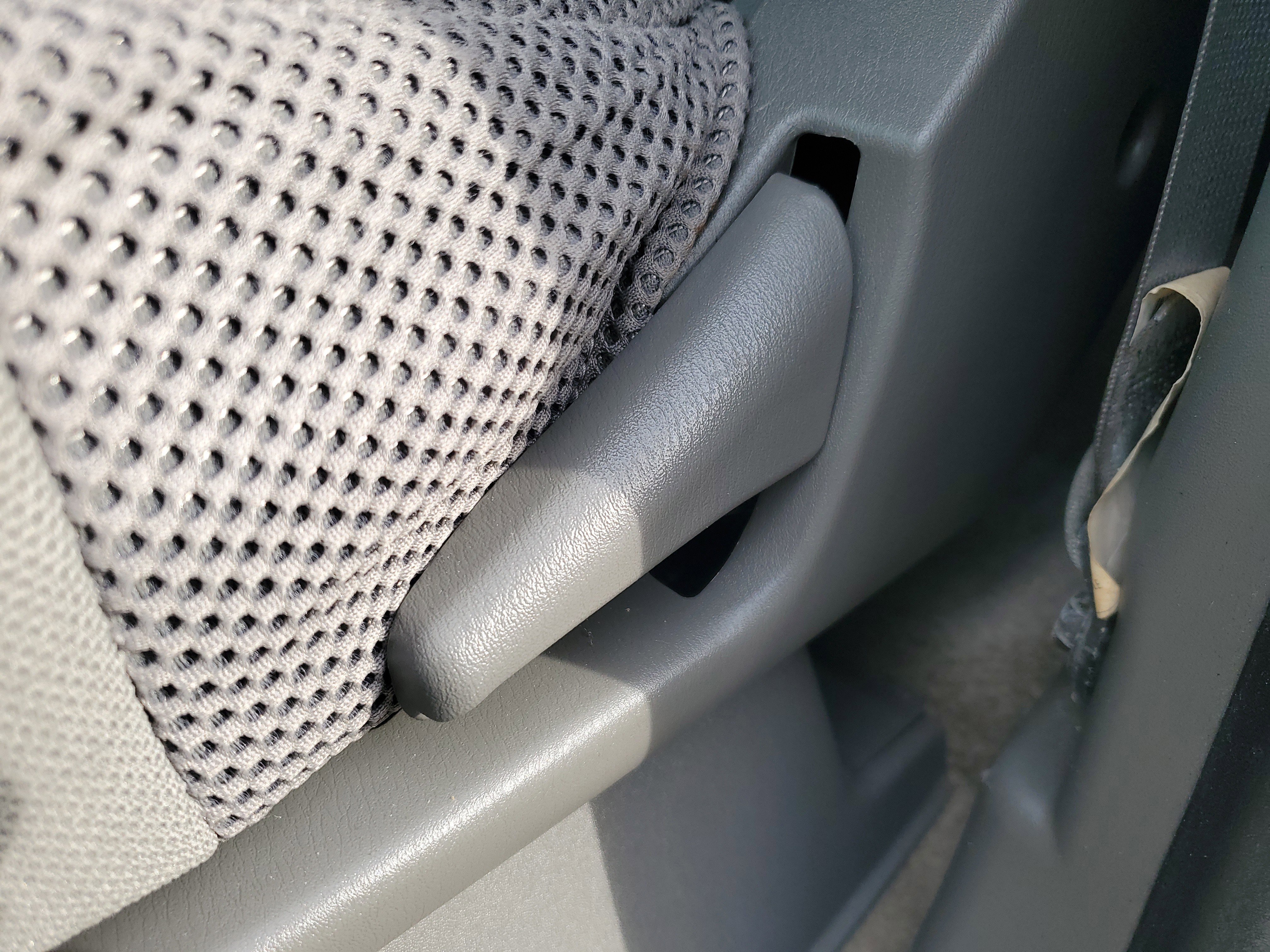 Used 2011 Nissan Frontier SV image 10